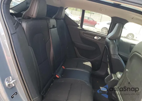 2020 Volvo Xc40 T5 Momentum from USA, damaged, VIN YV4162UK2L2189265